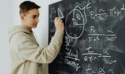 boy_classroom_mathematics