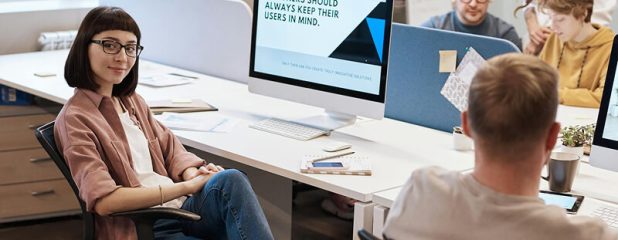 monitor_office_woman